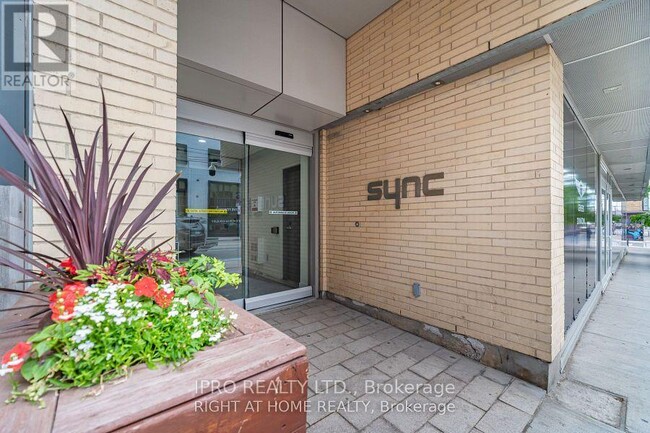 Building Photo - 630-630 Queen St E