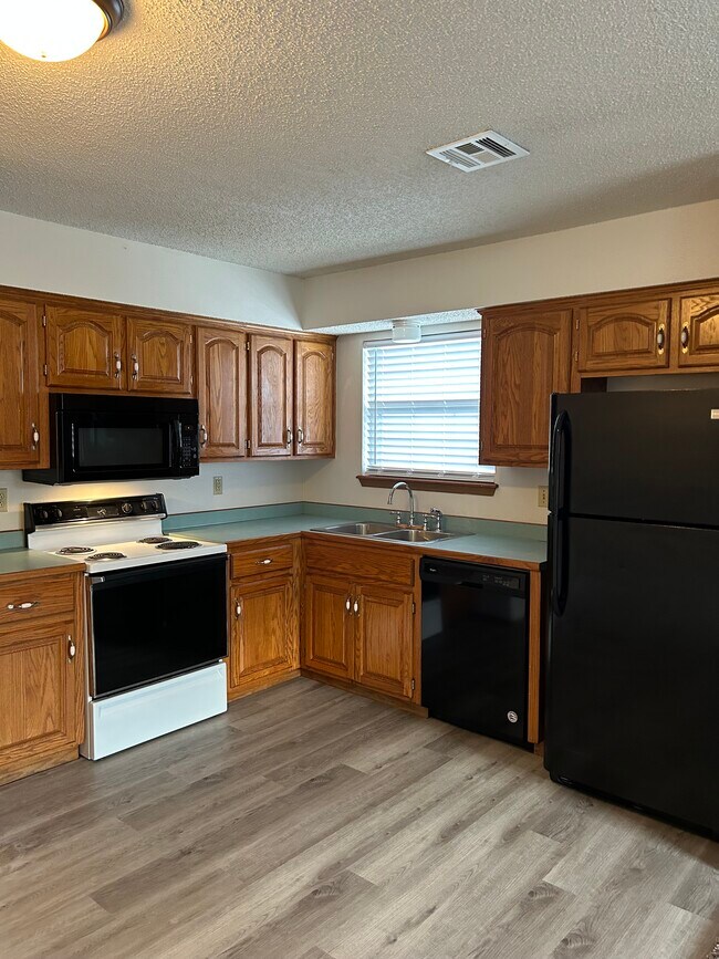 3209 N Range Line Rd Unit D, b City, MO 64870 Apartments in b