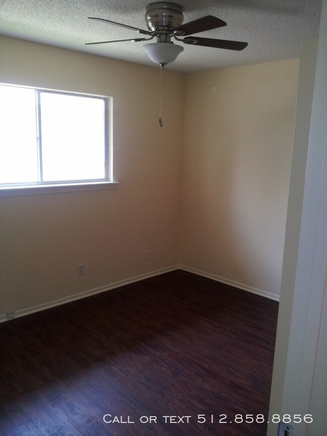 Foto del edificio - 1241 N LBJ Dr