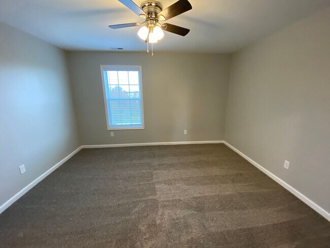 Building Photo - 3 BED 2 BATH SINGLE FAMILY HOME