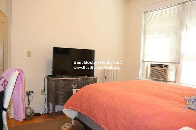 Building Photo - 89 Trowbridge St