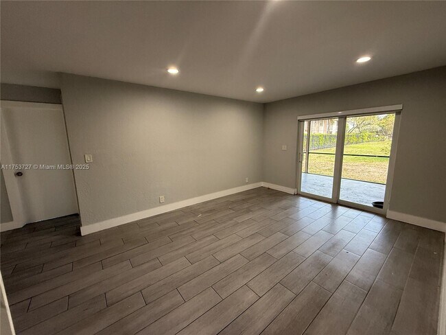 Building Photo - 8484 NW 23rd Mnr