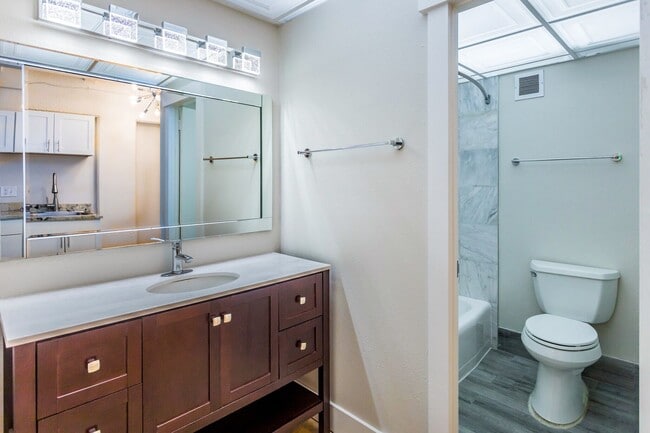 Interior Photo - The Melrose Midtown