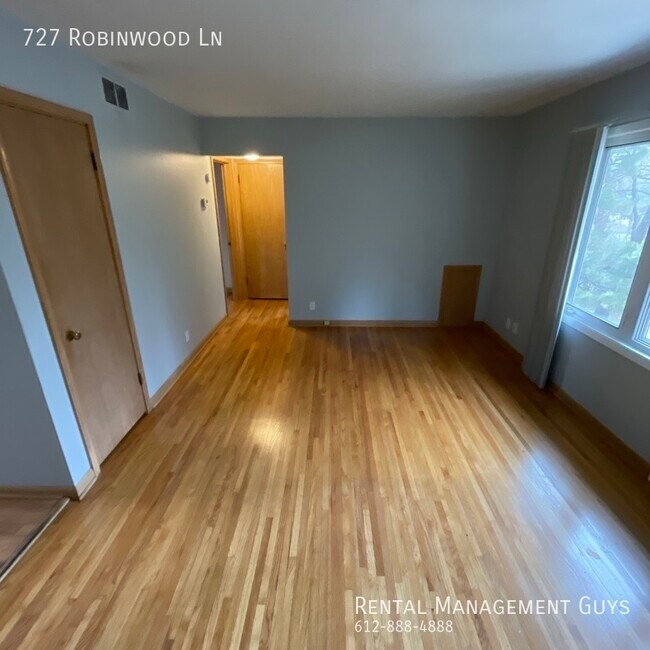 Foto del edificio - 1 Bedroom Triplex in Hopkins!