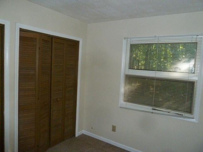 Building Photo - 102 Woodcrest Drive Unit B