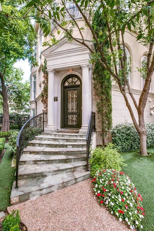 Building Photo - 2908 Hood St