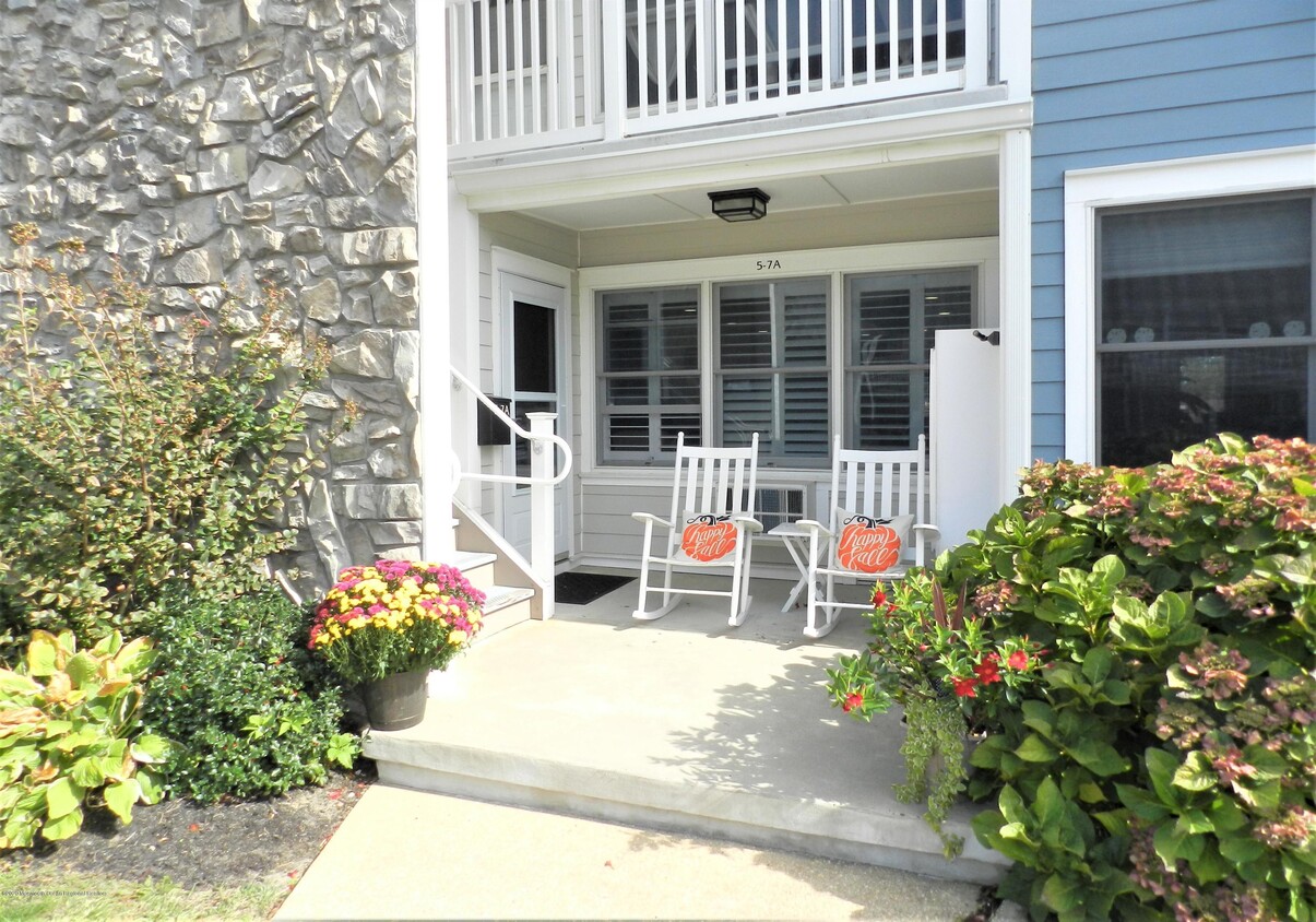 Primary Photo - 100 Seaview Ave