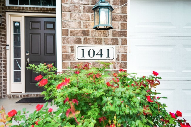 Foto del edificio - 1041 Autumn Crest Ln