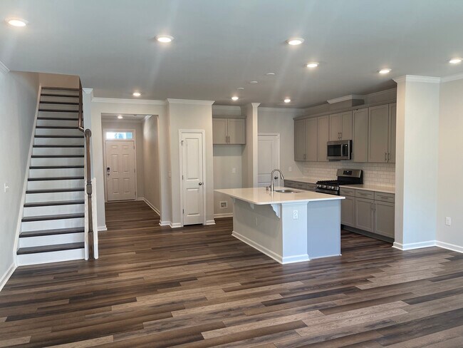 Building Photo - 520 Hazy Hls Ln