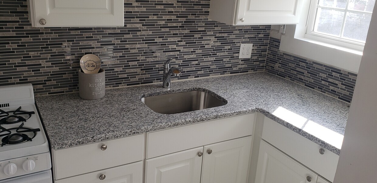 Disfruta del juego al aire libre en el encantador parque infantil de Mason Neck. - 1932 Magellan Ave