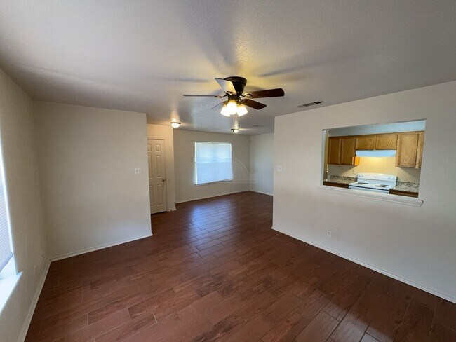 Building Photo - 914 McDaniel Cir