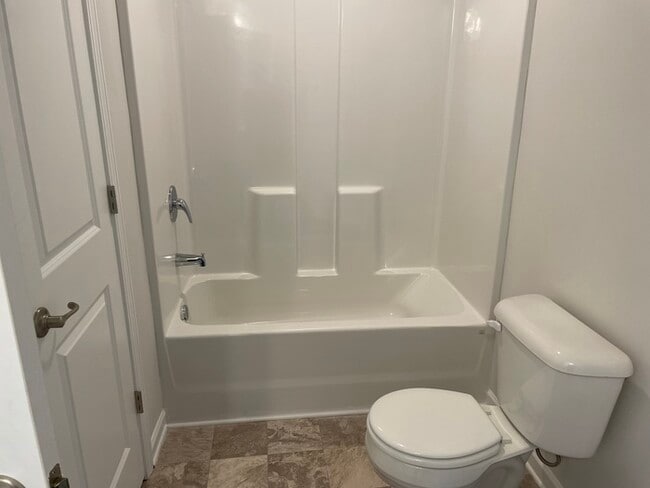 Building Photo - Beautiful 3bedroom 2bath ranch