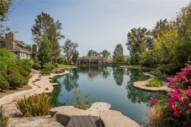 Building Photo - 1053 Lakeview Terrace