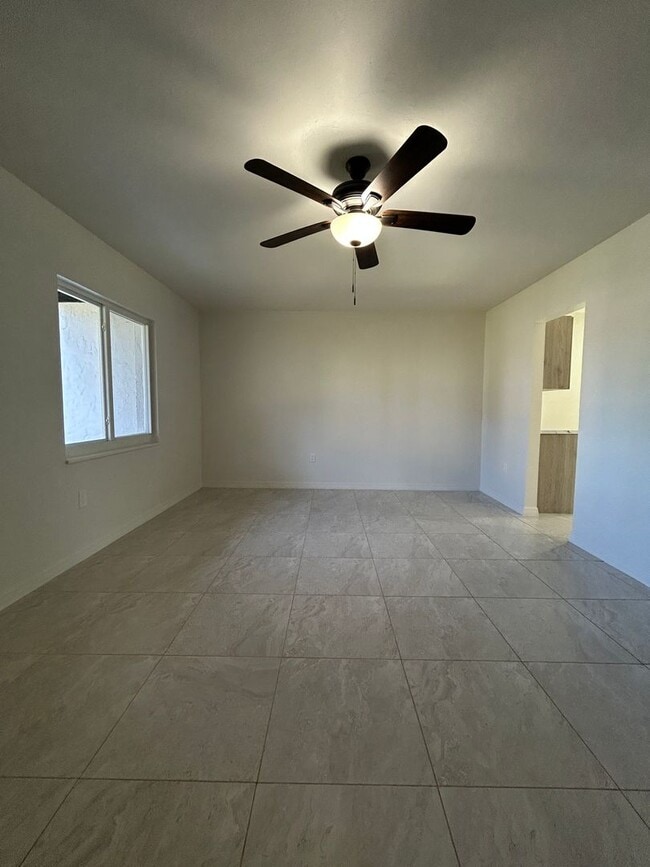 Foto del edificio - 2 bed 1 Bath Condo