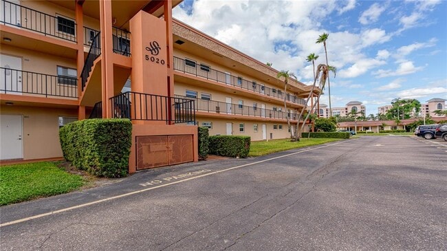 Building Photo - 5020 Brittany Dr S