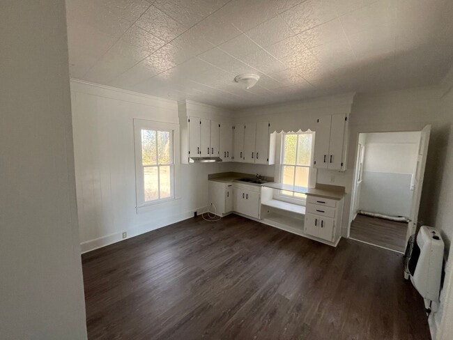 Building Photo - 2635 British Rd