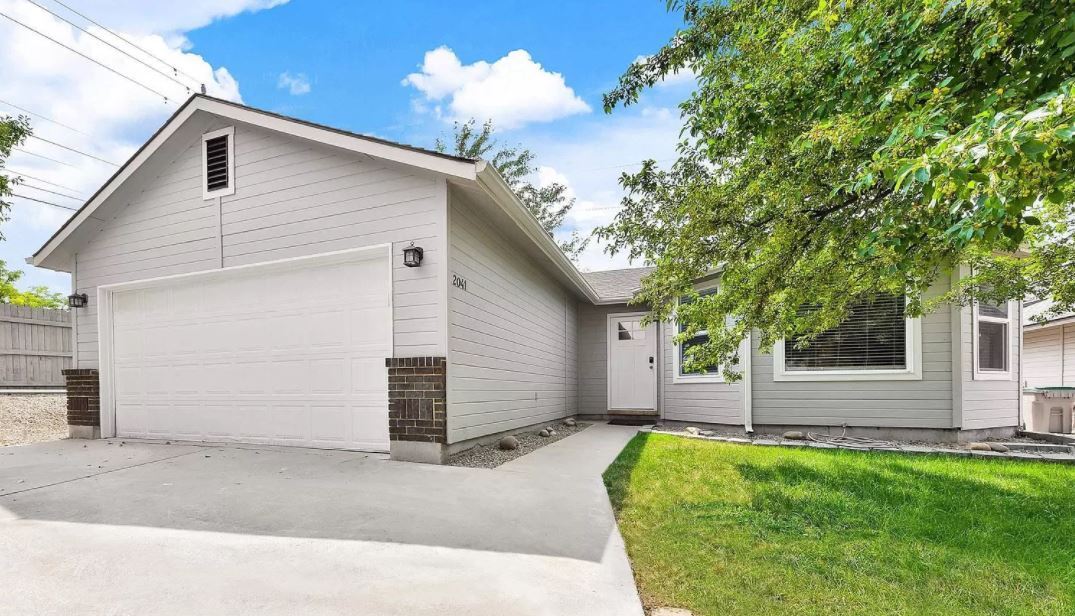 Primary Photo - 2041 E Oakridge Ct