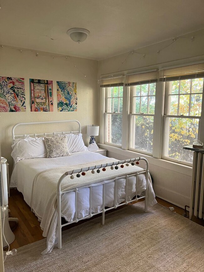 Foto del edificio - PRE-LEASE 4 BED 2 BATH – University Hill B...