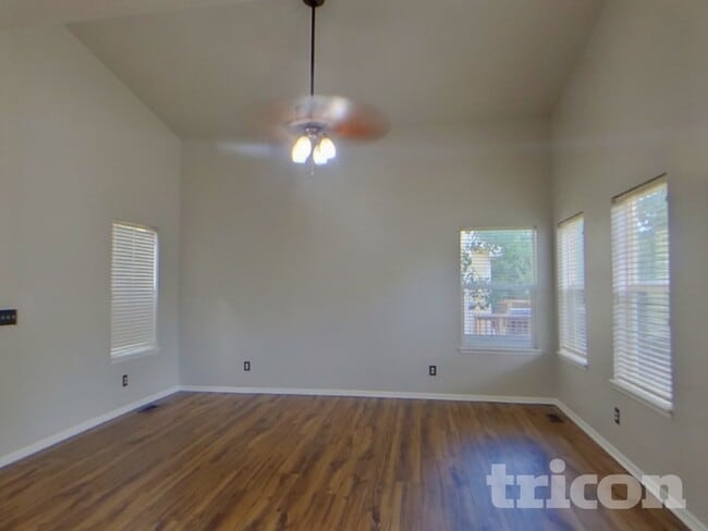 Building Photo - 1028 Oriole Cir