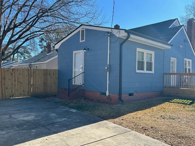 Building Photo - 320 E 20th St