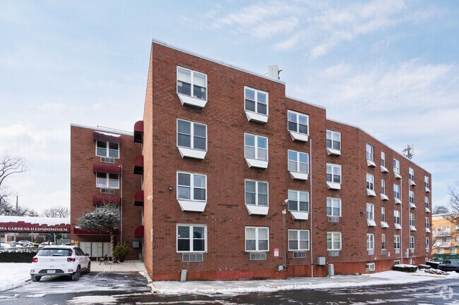 Foto del edificio - 999 Forest Ave