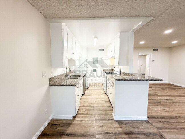 Building Photo - 6039 Whitsett Ave