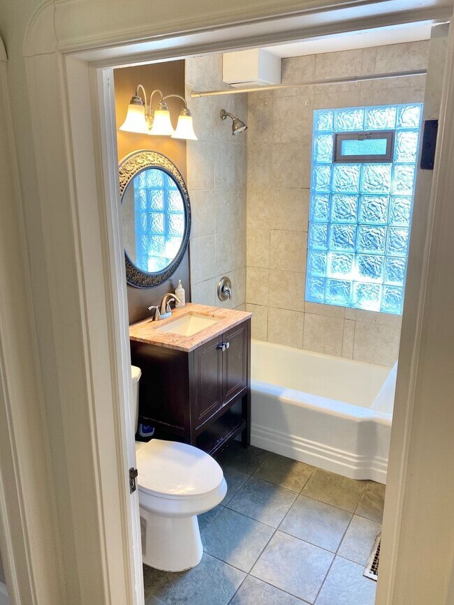 Foto del edificio - 3040 Colfax Ave South