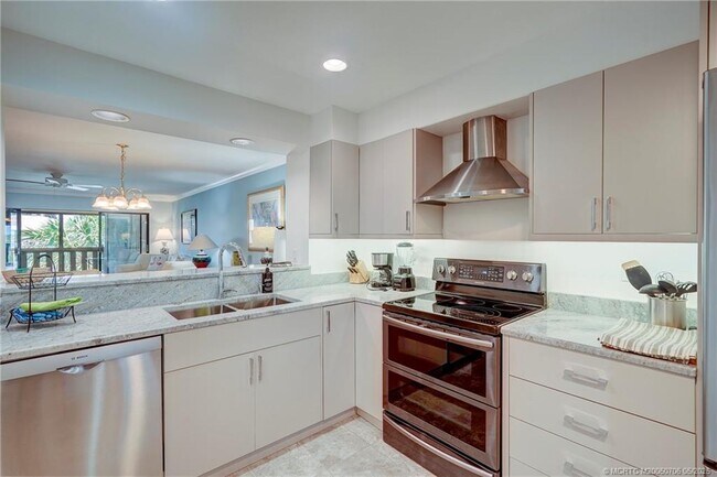 Foto del edificio - 166 SE St Lucie Blvd