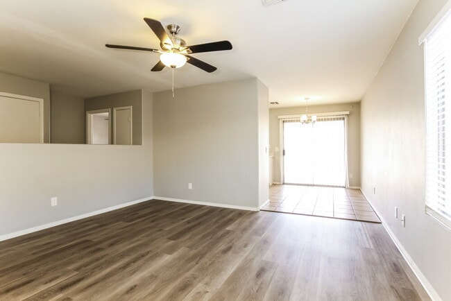 Foto del edificio - 10602 W Rosewood Dr