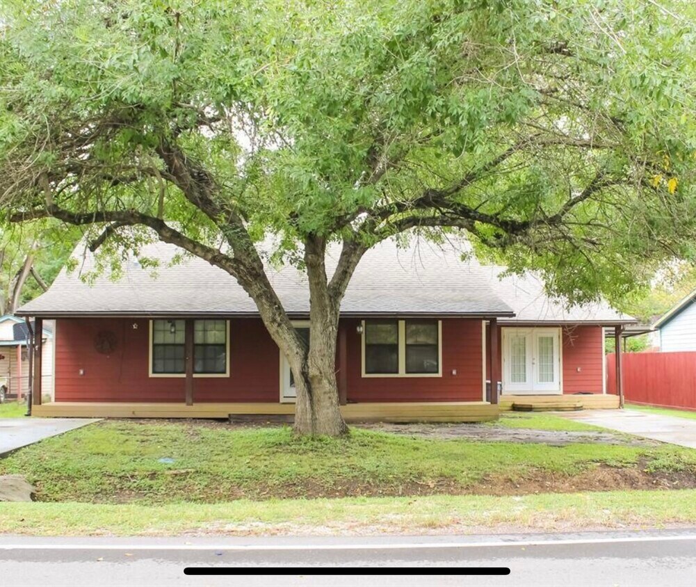 111 Begonia Ln, Highlands, TX 77562 House Rental in Highlands, TX