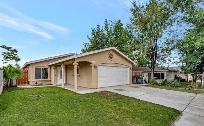 Frente de la casa - 3455 Dwight Ave