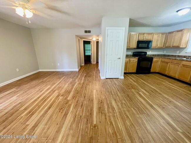 Foto del edificio - 6800 Crawford Crossing Pl