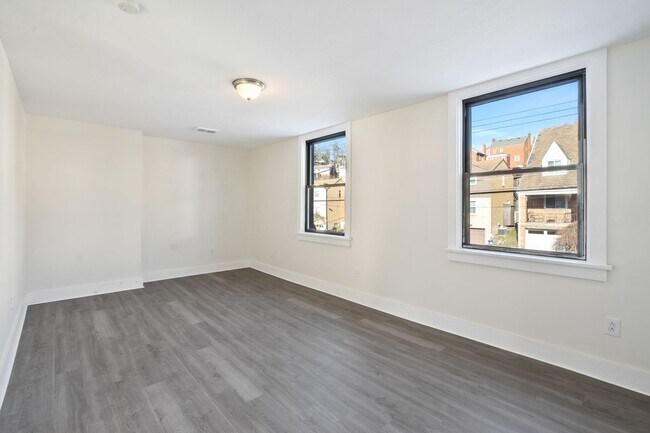 Building Photo - 111 Kaplan Ave