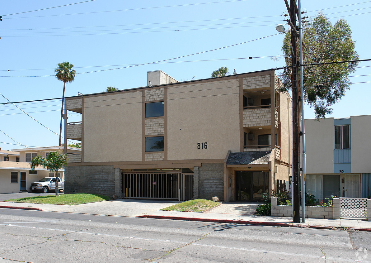 Primary Photo - Washington Apartments