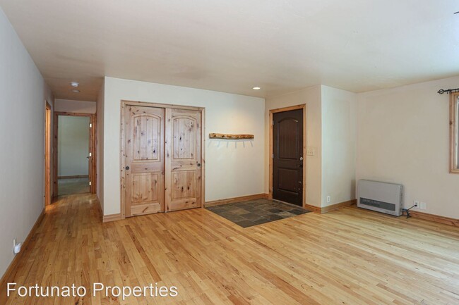 Building Photo - 3 br, 2.5 bath House - 586 Tordal Way