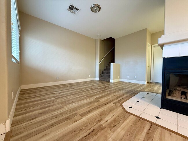 Building Photo - 3BDRM Townhome in Durango Trails community