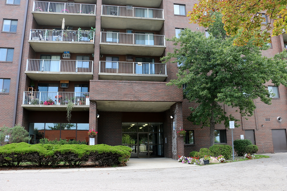 Primary Photo - Place Tecumseh