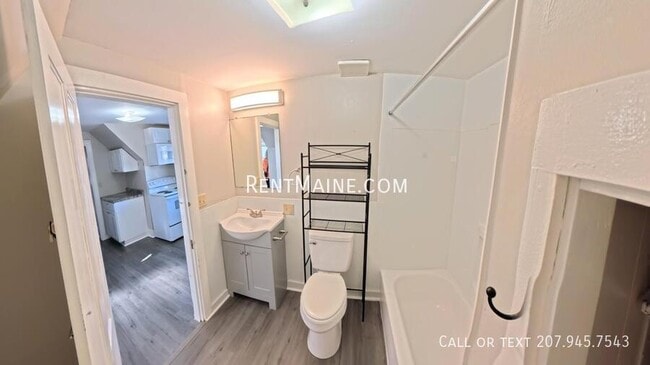 Building Photo - 402 Fourth St. Apt.