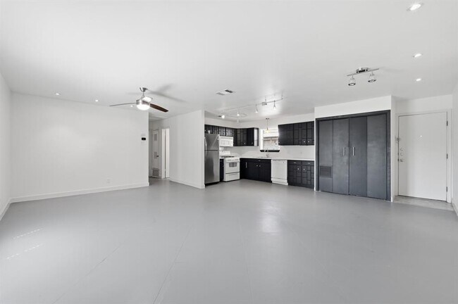 Building Photo - 2712 St Edwards Cir