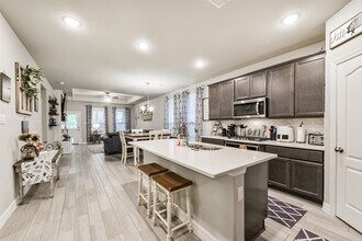 Building Photo - 123 Buttonwood Ct