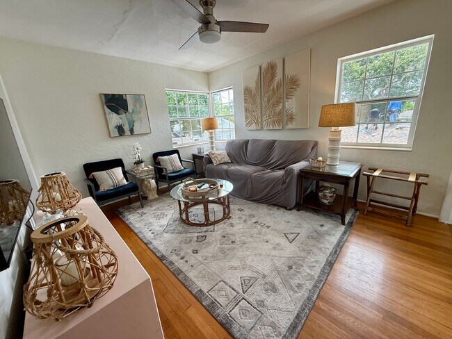 Foto del edificio - Fully furnished 1/1 Apartment Old NE