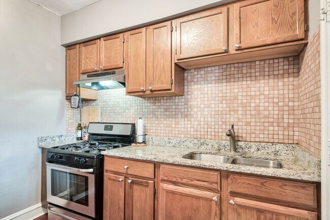 Foto del edificio - 3505 N Pine Grove Ave