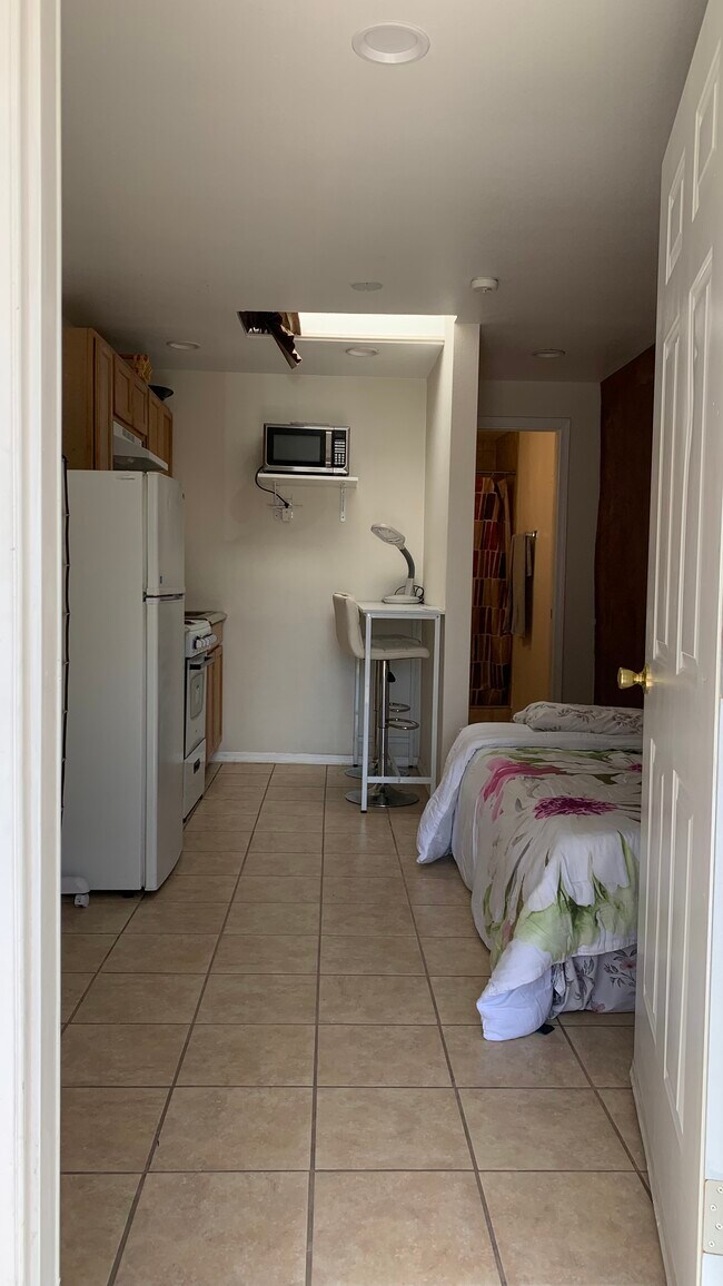 Building Photo - 4505 Pershing Dr