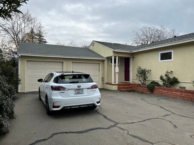 Back Unit - 129 22nd Ave