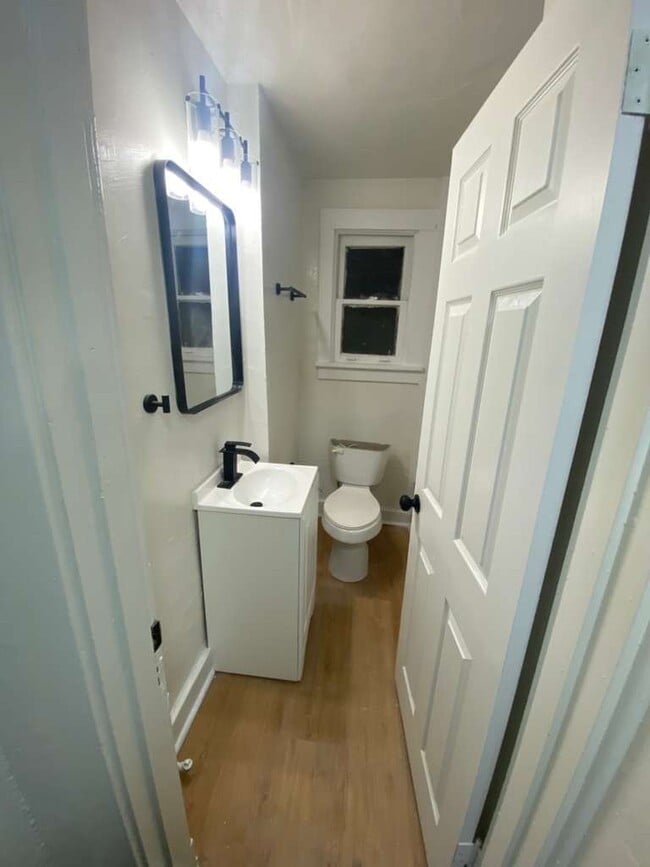 Building Photo - 1224 Belmont St