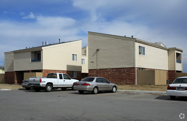 Building Photo - The Meadows Apartments