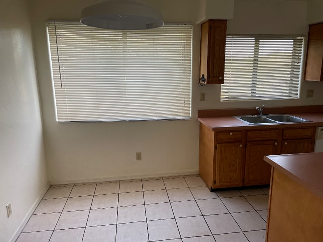 Foto del edificio - 2536 N Corinthian Garden Dr