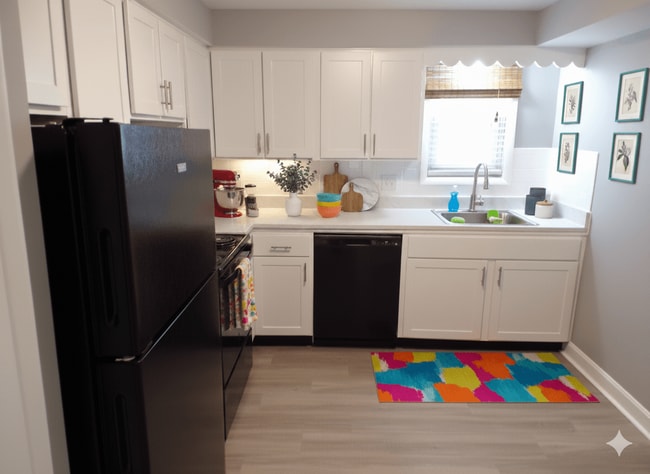 Building Photo - Colonial Court Apartments