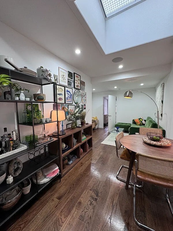 Foto del edificio - 519 E 6th St