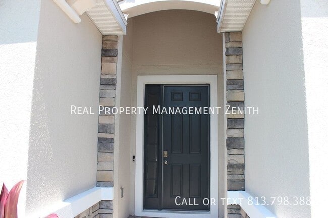 Building Photo - 33163 Sand Creek Dr